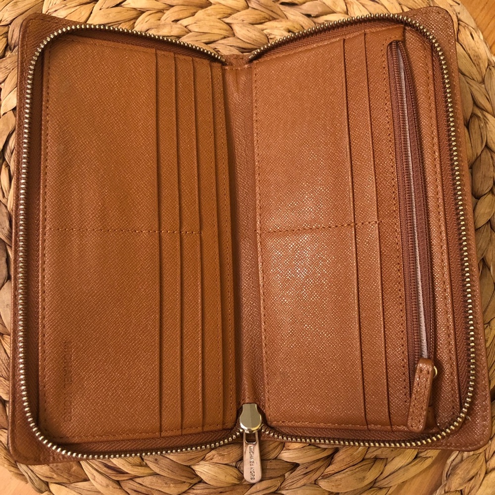 *HP BEST OF BAGS 06/19*MK Hamilton Wallet